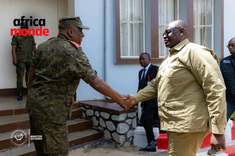 Ituri : en mission d’itinérance, Louis Watum Kabamba ordonne la fermeture de sites d’or exploités illégalement