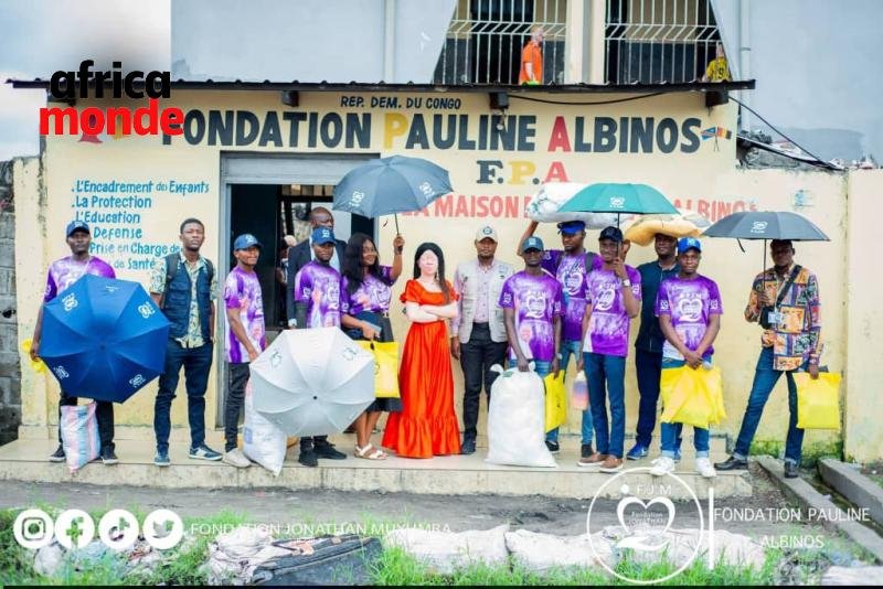 La Fondation Jonathan MUYUMBA à l'orphelinat Pauline Albinos 