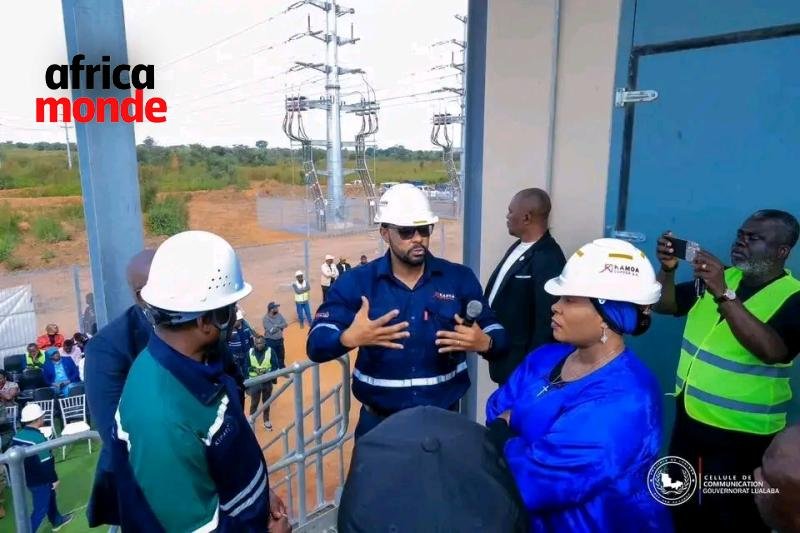 FIFI Masuka et les ingénieurs lors du lancement du projet 