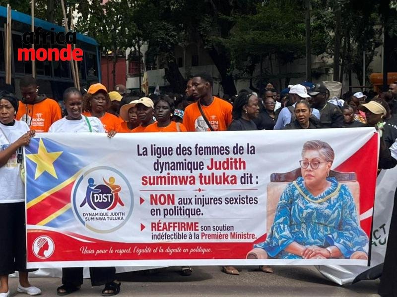 Des femmes ont manifesté en soutien à la Première ministre Judith Suminwa et déposé une plainte 