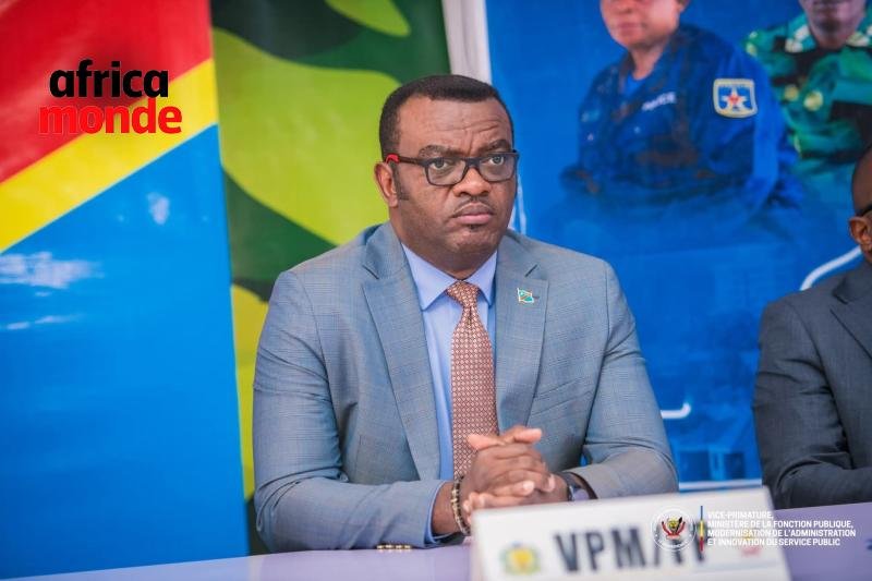 Ministre de la Fonction Publique,Jean Pierre LIHAU 
