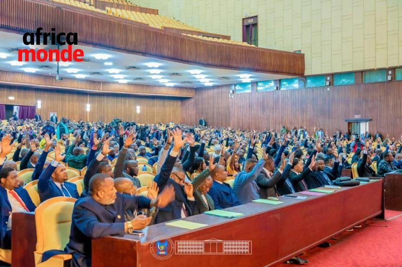 Les députés nationaux lors dela plénière sur la motion contre SHABANI 