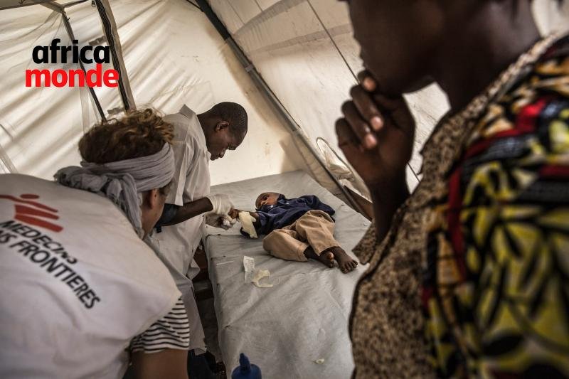 Les enfants de 6 à 59 mois souffrant de malnutrition associée.