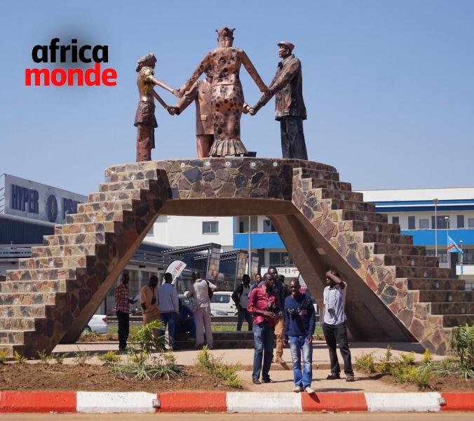 Les monuments du rond point carrefour dans la ville de Lubumbashi 