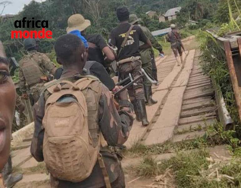 Les militaires du mouvement m23 entrain de se retirer à sange 
