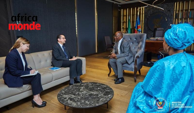 Le ministre de la justice Guillaume Ngefa et ses partenaires internationaux 