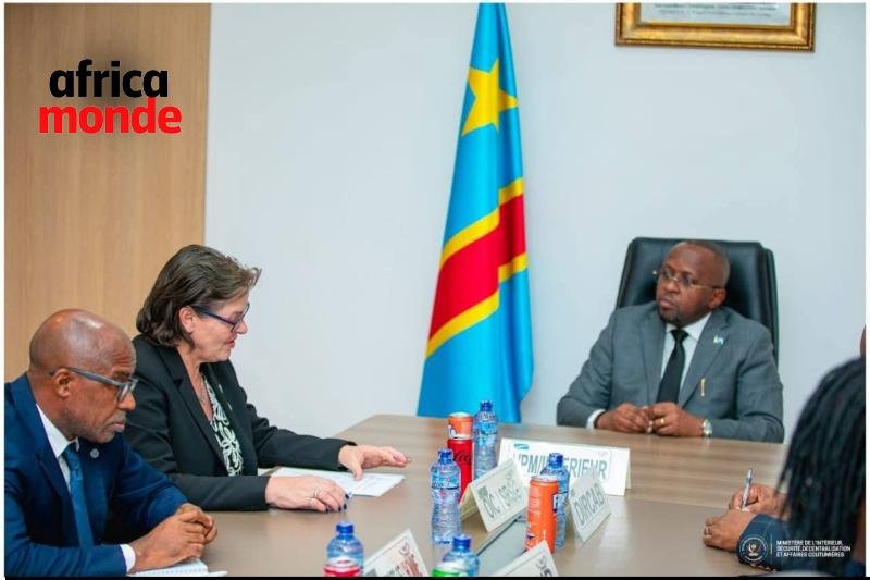 Jacquemin Shabani Lukoo Bihango et  la Représentante spéciale adjointe du Secrétaire général des Nations unies en RDC , Vivian van de Perre.