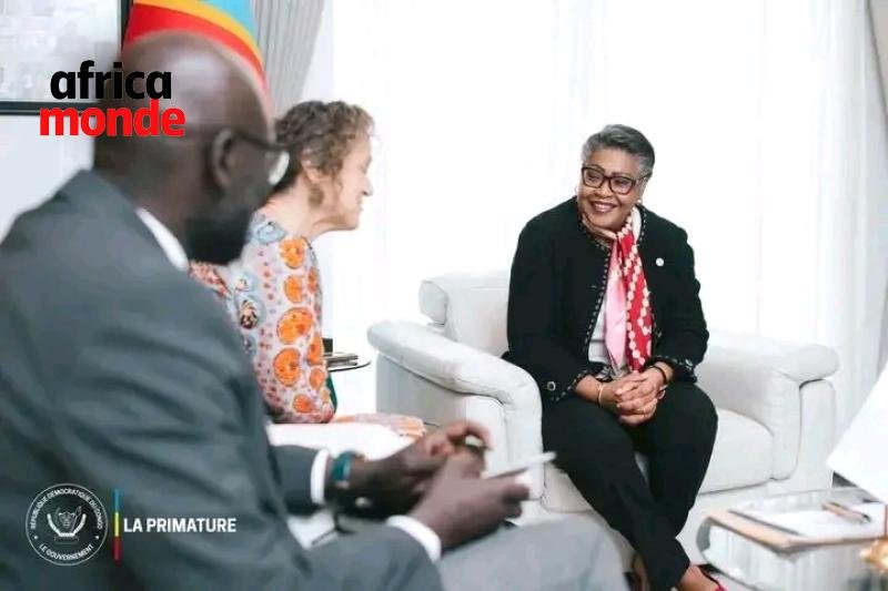 La première ministre Judith SUMINWA et la représentante de FAO