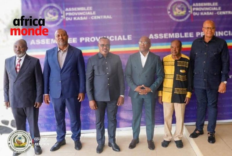 Landélégation de députés nationaux et le président de l'Assemblée provinciale 