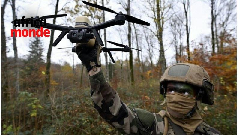Un militaire Fardc avec le drone de guerre 