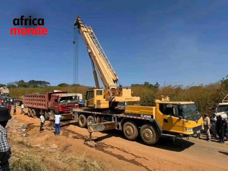 Les véhicules sur la route Lubumbashi - Kipushi 