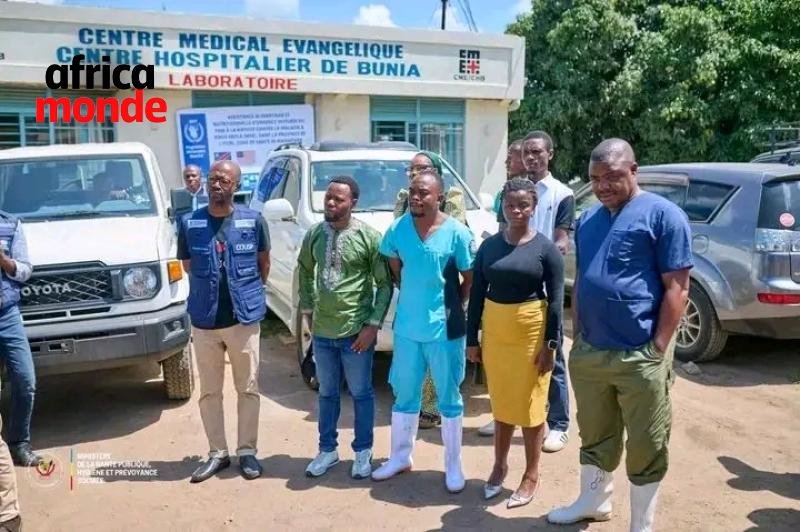Les patients guerris d'ebola à bunia avec les prestataires 