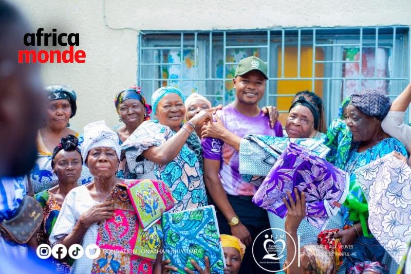 Près. Jonathan MUYUMBA et les veuves de Ngaliema 