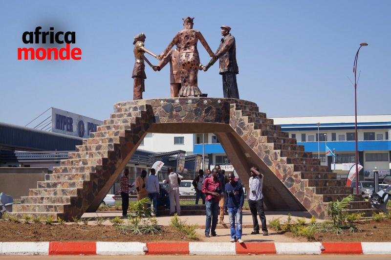 Les monuments du rond point carrefour à Lubumbashi 