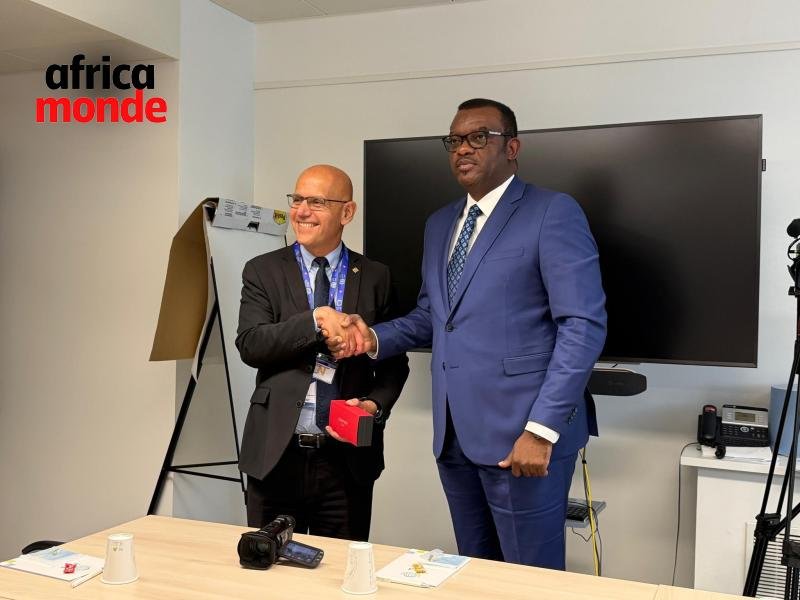 Vice-Premier ministre, ministre de la Fonction publique, Jean-Pierre Lihau et Marcelo Abi-Ramia Caetano 