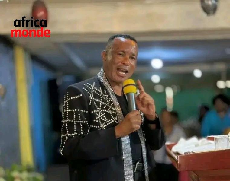 Le Pasteur Denis lessie responsable d'une église de Kinshasa 