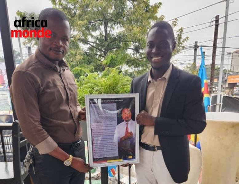 Jonathan Muyumba, Président de la Fondation Jonathan Muyumba et  l’artiste-poète Lulengo Rodanyme Robergison.