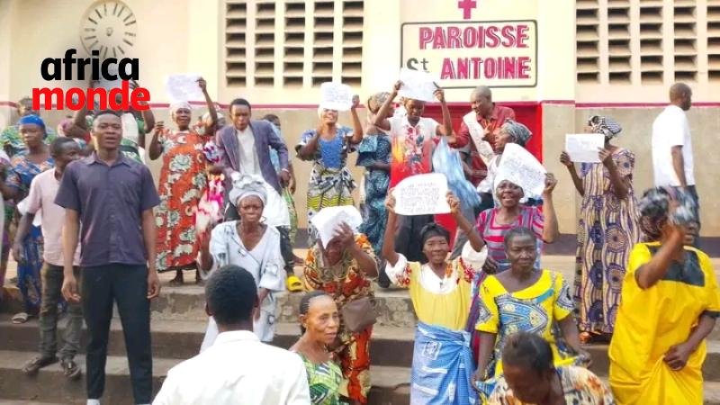 Les femmes de l'église catholique qui contestent contre le Mgr Tshitoko 