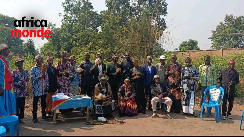 Les notables du groupement de Kamba Katshiongo