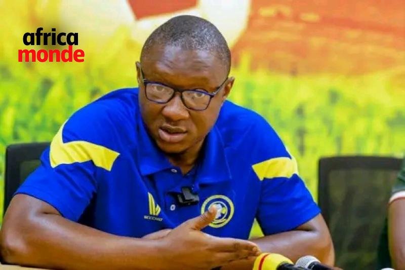 L'entraîneur de Saint Éloi lupopo Guy Bukasa 