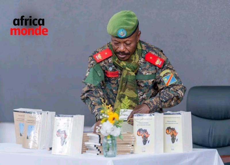 Le Général Eddy Kapend dela 22 eme région militaire du Haut Katanga 