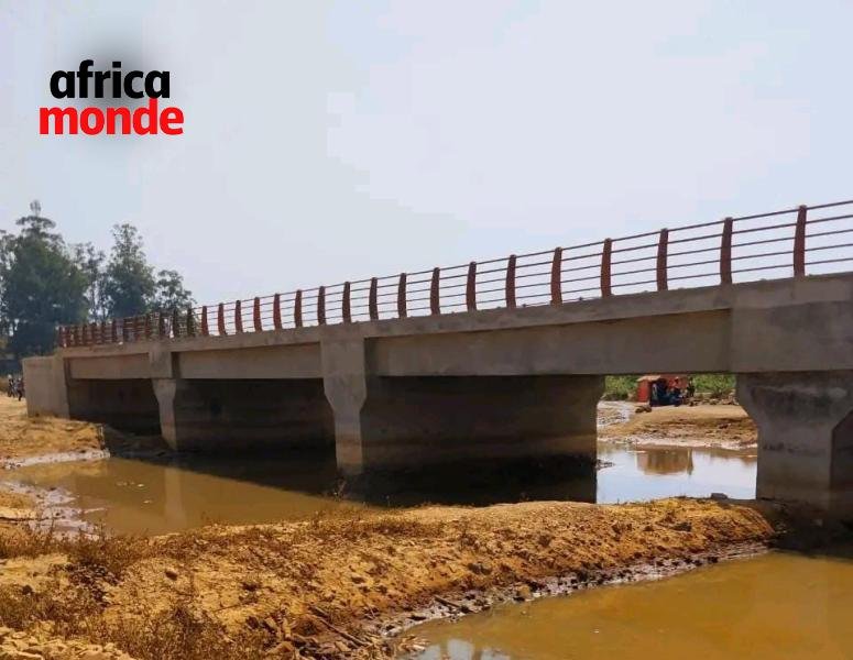 Le pont de la rivière Kafubu progressent à Lubumbashi, dans la province du Haut-Katanga. 