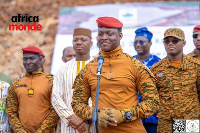 Le président du Faso, le capitaine Ibrahim Traoré, lors de l'inauguration officielle du barrage de Pô Kapro