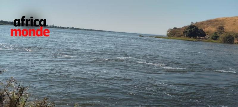 La rivière Luvua, dans le territoire de Pweto (Haut-Katanga). 