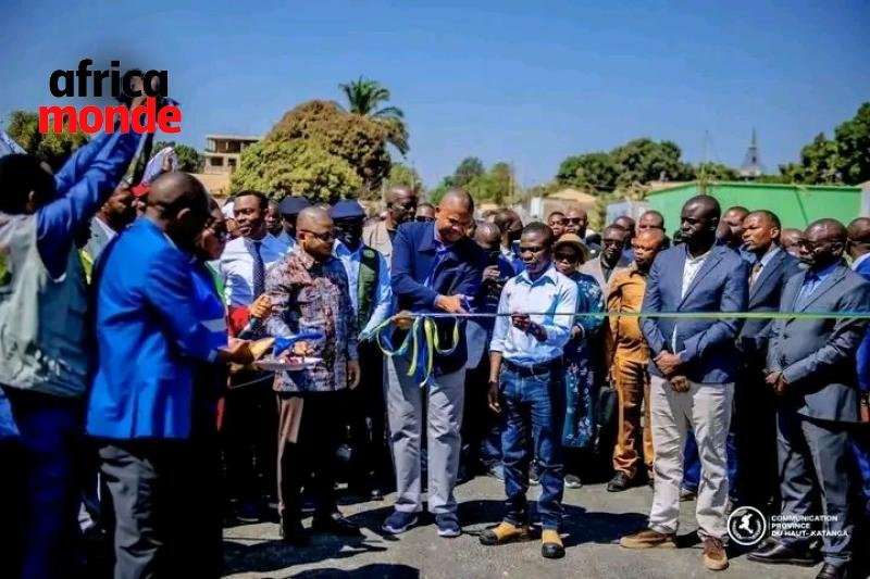 Le gouverneur Martin Kazembe lors de l'inauguration du pont Biayi 