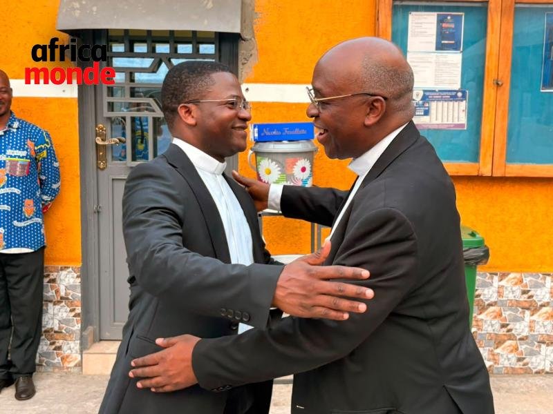 L'Abbé Professeur François Batuafe Ngole au poste de Recteur.