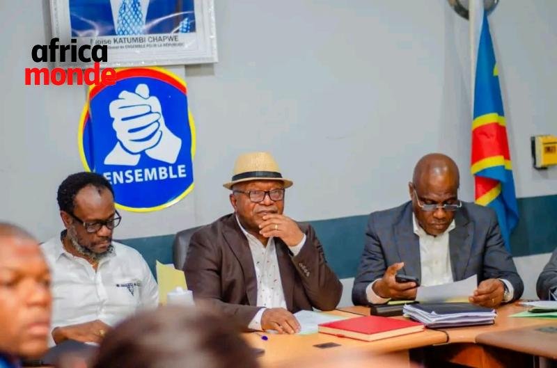 Les membres de la Coalition C64 de l'opposition 