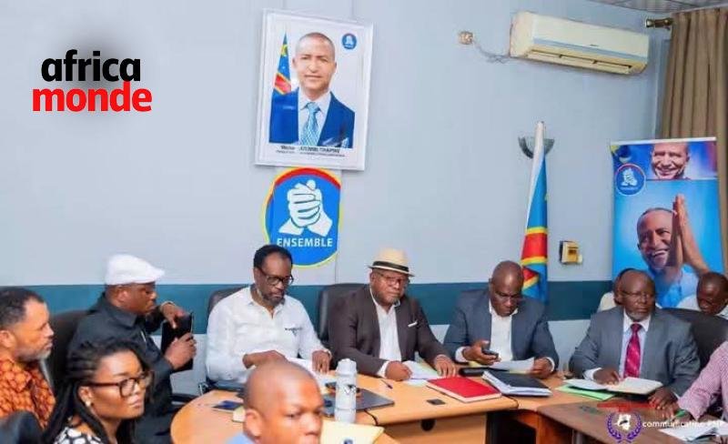 Les membres dela coalition d'opposition C64