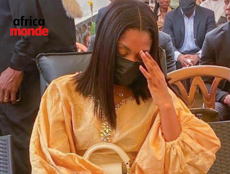La chanteuse congolaise Rebo Tchulo,  Déborah Tshimpaka Mulanga