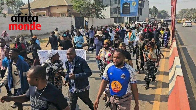 Des vendeuses et vendeurs du marché M’zée Laurent-Désiré Kabila 