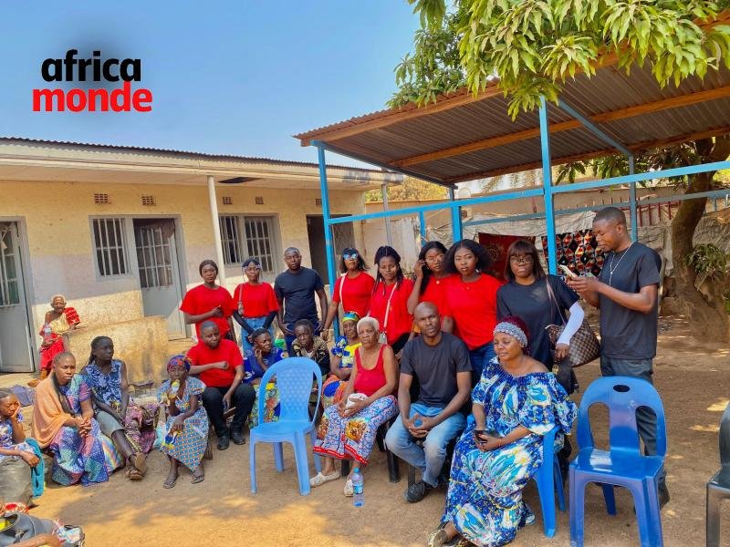 Les membres dela fondation Edouard Banze et les veuves 