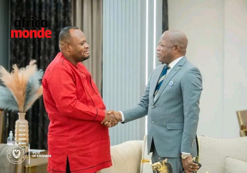 Le gouverneur Daniel Bumba et le professeur Andre Mbata 
