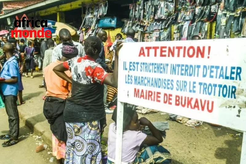 Les vendeurs des marchés pirates à Bukavu 