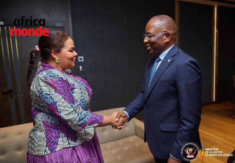 Le ministère de la Justice Guillaume  Ngefa et celui des Affaires étrangères Thérèse Kayikwamba