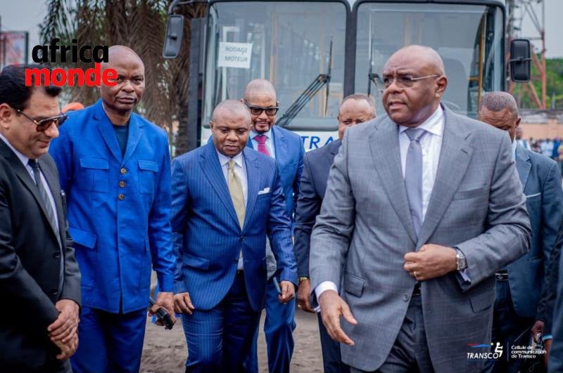 Le ministre de transport Jean Pierre Bemba lors dela remise des bus