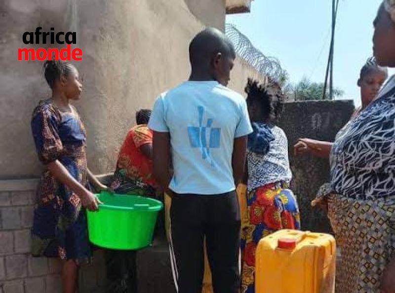 La population à la recherche de l'eau 