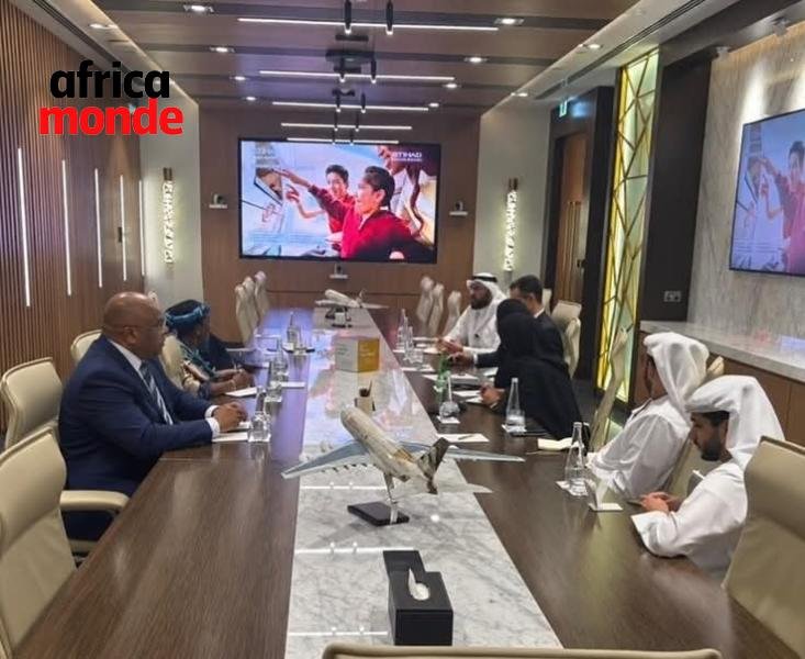 Jean-Pierre Bemba Gombo,avec les hauts responsables de la compagnie aérienne Etihad Airways