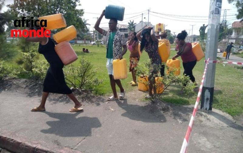 La population de Bukavu à la recherche d'eau potable 