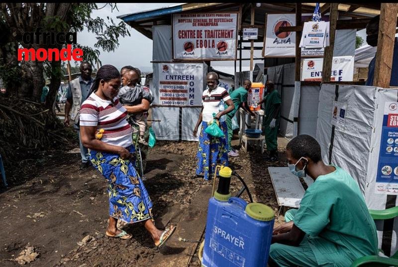 Les malades au centre de santé de lutte contre Ebola 