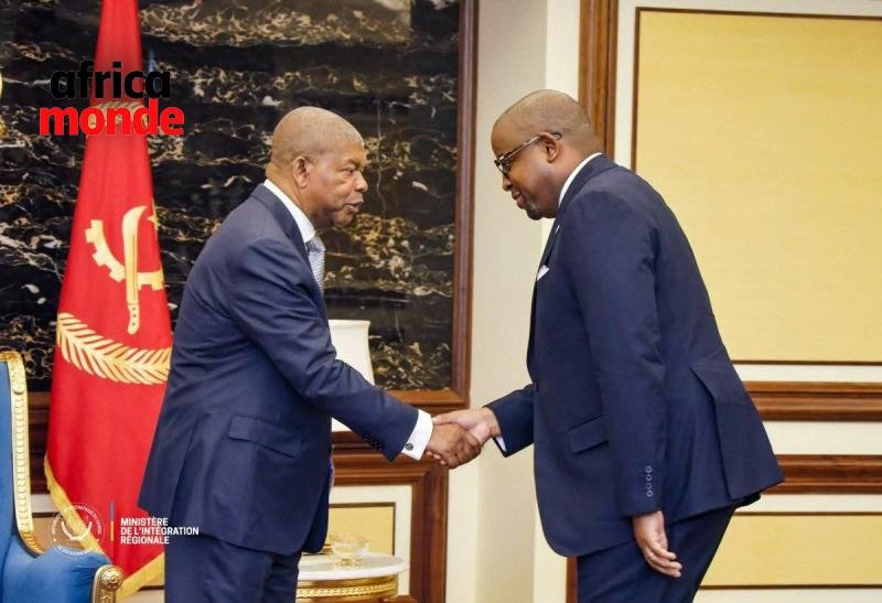 Le chef de l’État angolais João Lourenço,et le ministre de l’Intégration régionale, Floribert Anzuluni