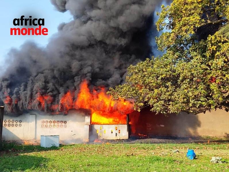 Un incendie s’est déclaré mardi après-midi dans un entrepôt de la Procure catholique d’Inongo, dans la province du Mai-Ndombe