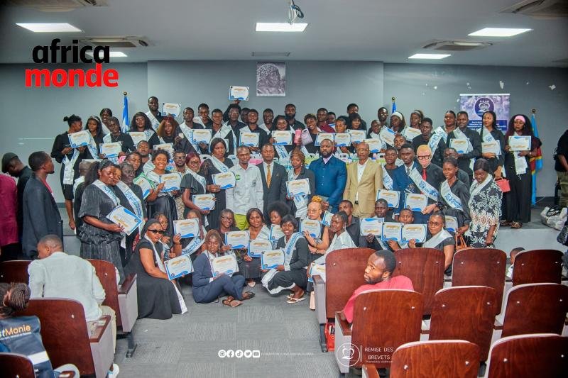 La remise des brevets aux bénéficiaires d’une formation gratuite en fabrication de savons