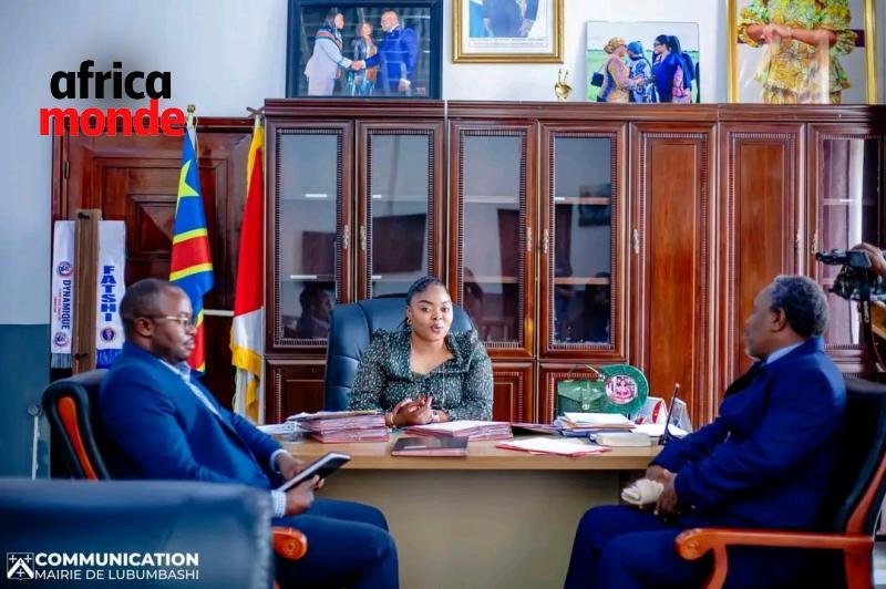 La maire de Lubumbashi, Joyce Tunda Chansa et  le pasteur Josué Gabin Tshinabu