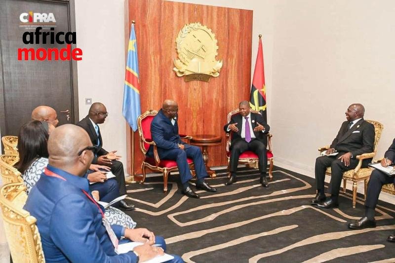 ### Biennale de Luanda : João Lourenço reçoit Félix Tshisekedi pour un échange sur les relations bilatérales  Le président angolais, João Lourenço, a reçu son homologue congolais, Félix Tshisekedi, ce jeudi 22 octobre 2026, en marge de la 4ᵉ édition 
