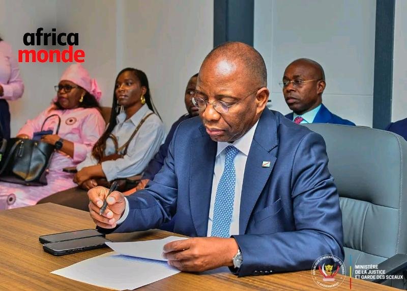 Le ministre de la Justice et Garde des Sceaux, Guillaume Ngefa Atondoko Andali