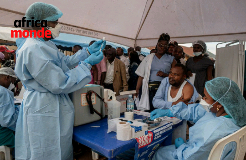 Les prestataires dela Santé entrain de vacciné 